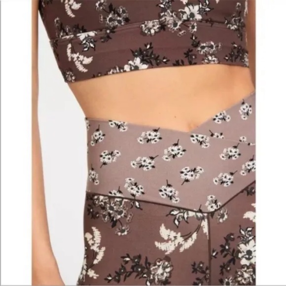 Aerie floral mauve crossover leggings 7/8 length size small - Picture 3 of 8